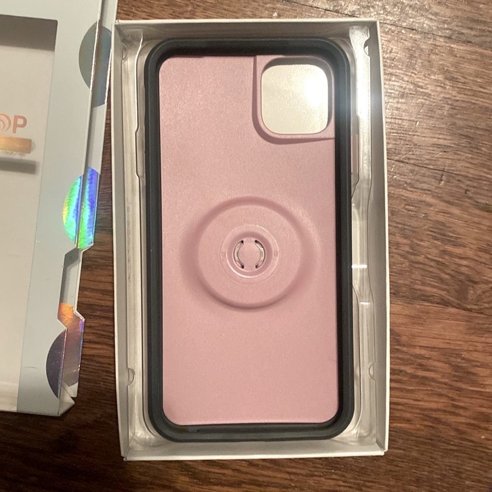 Otterbox iPhone 11 Pro Max - Picture 3 of 4